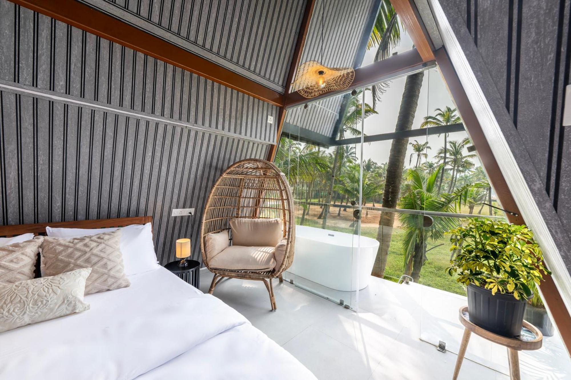 The Rose Goa Beach Resort Agonda Exteriör bild