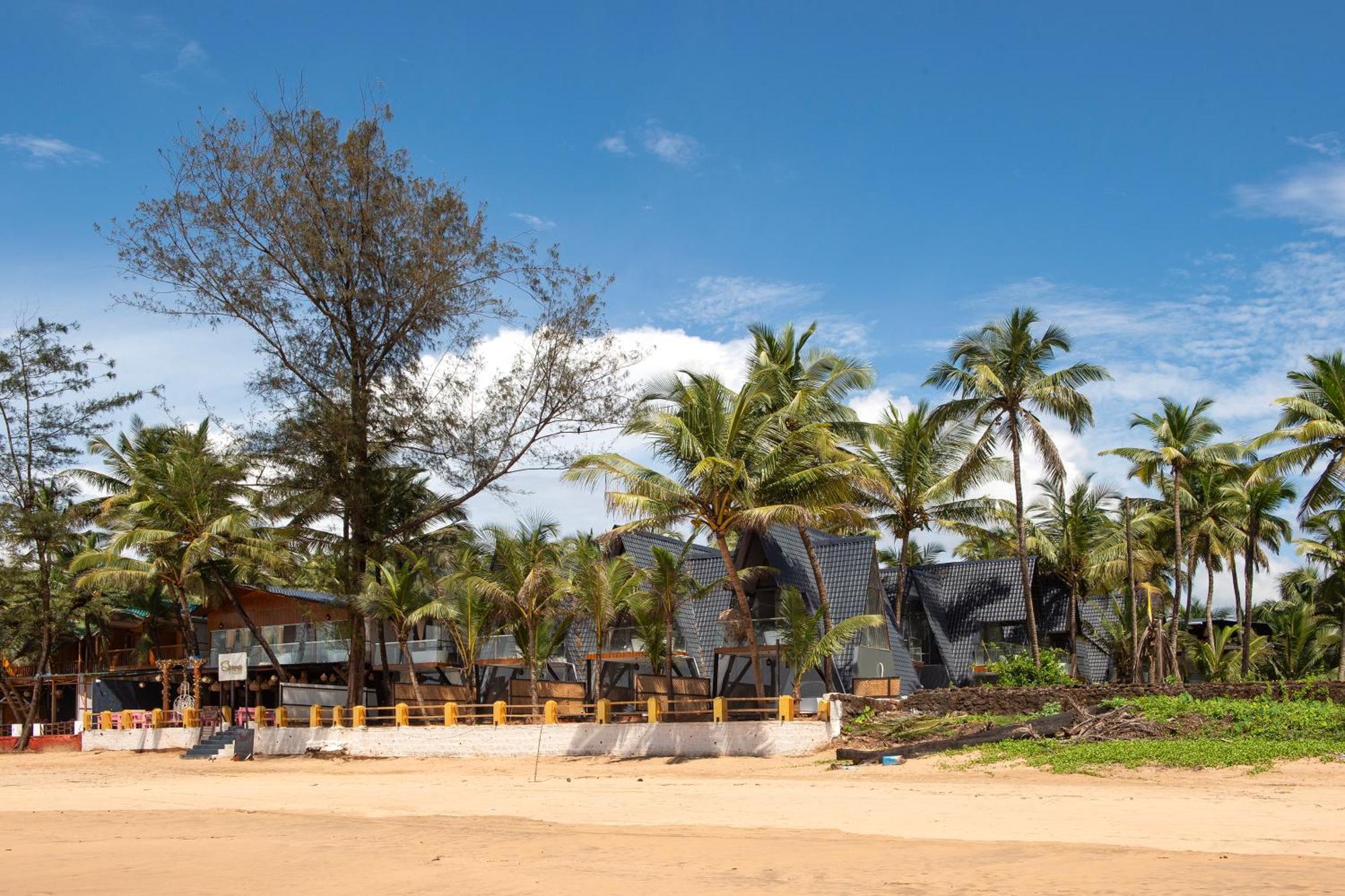 The Rose Goa Beach Resort Agonda Exteriör bild