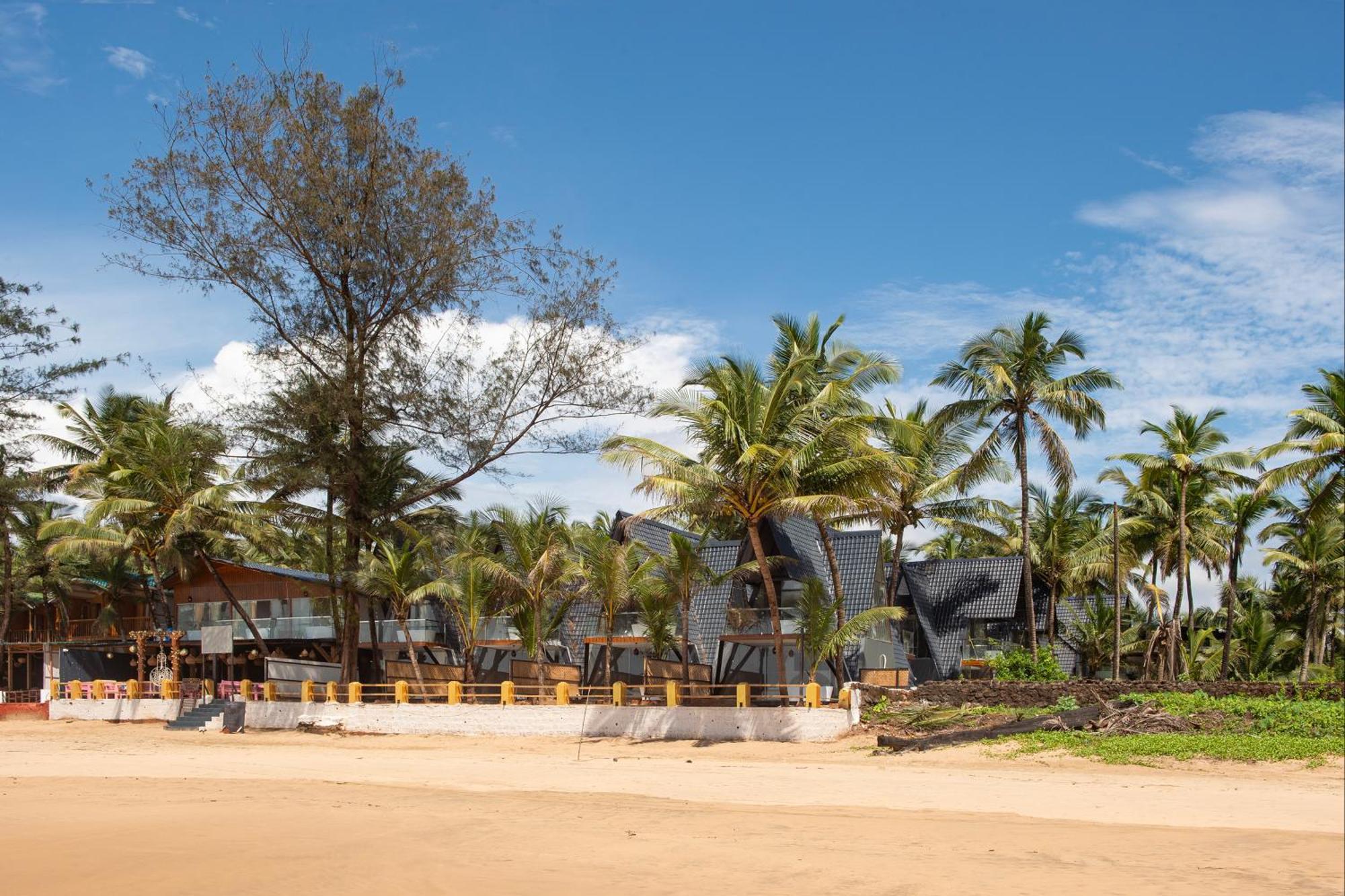 The Rose Goa Beach Resort Agonda Exteriör bild