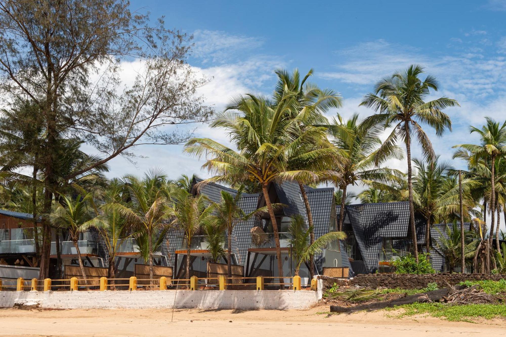 The Rose Goa Beach Resort Agonda Exteriör bild