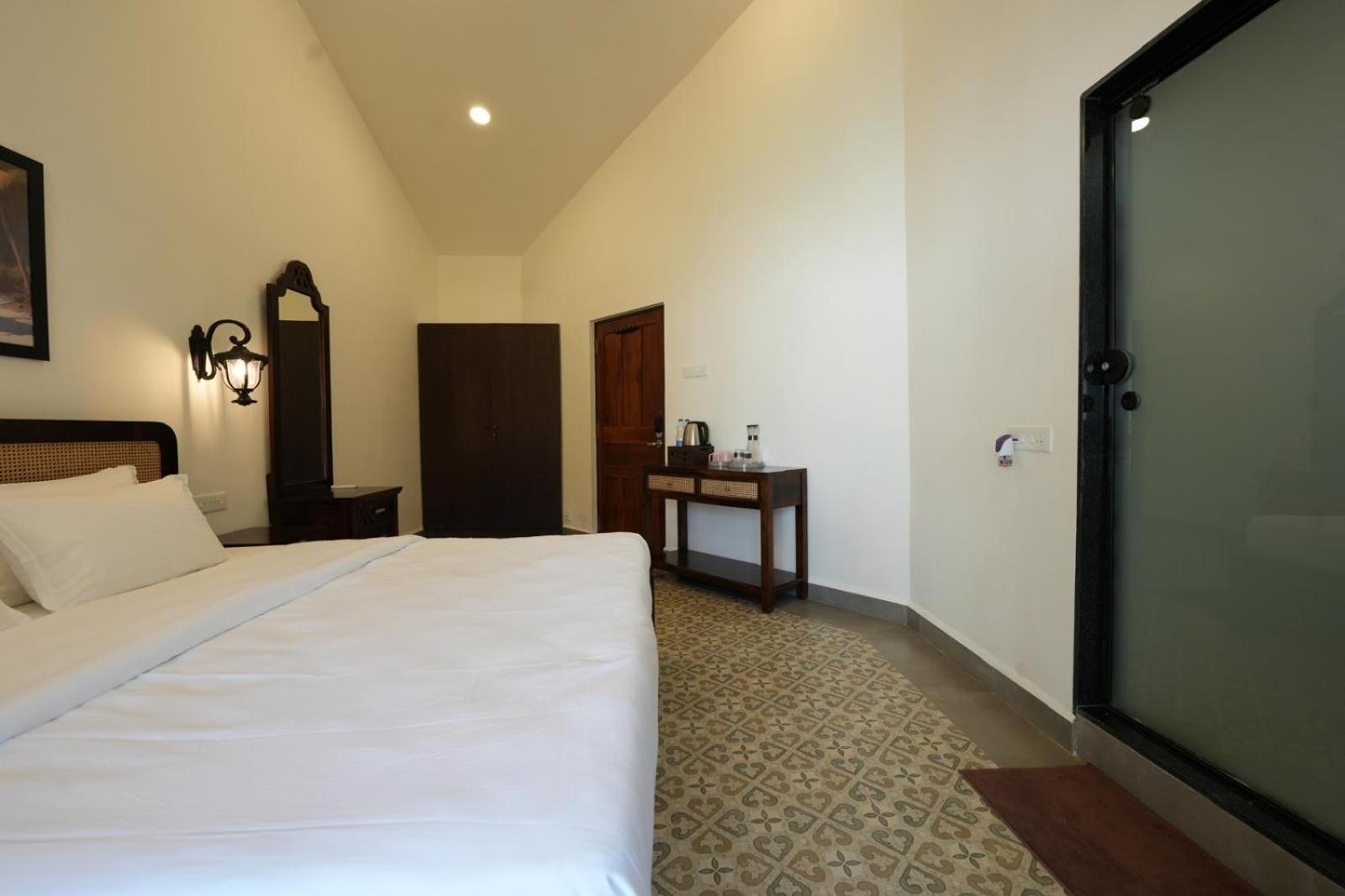 The Rose Goa Beach Resort Agonda Exteriör bild
